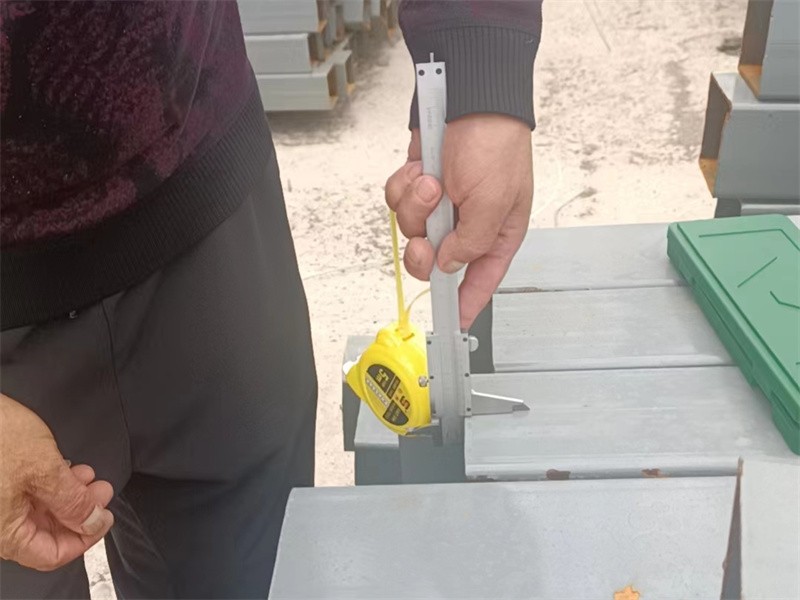 تركيب الهيكل الصلب في الموقع